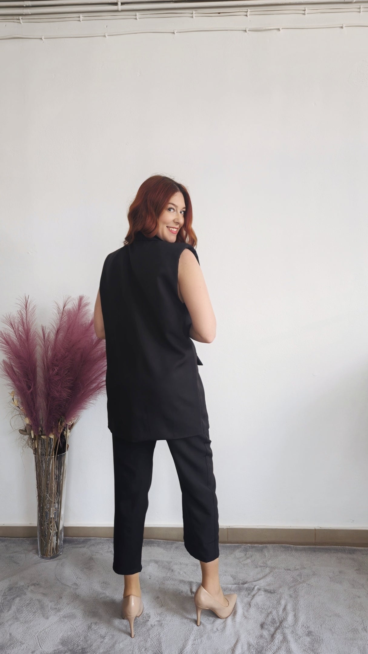 Μαύρο αμάνικο κοστούμι