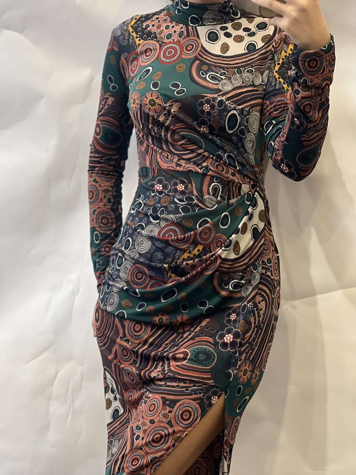 Εμπριμέ φόρεμα